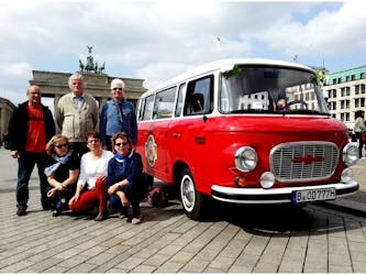 Tour Classic panorâmico pela cidade de Berlim em um carro antigo da RDA